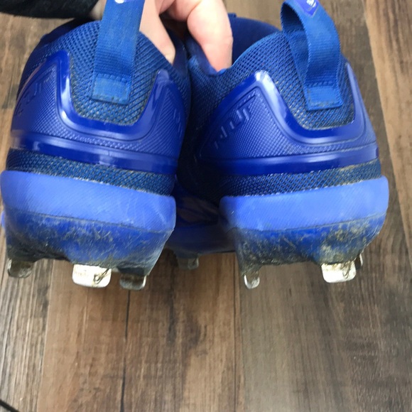 trout baseball shoes